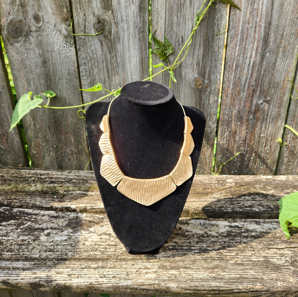 St Thomas Gold Toned Abstract Necklace With Adjustable Chain 19$